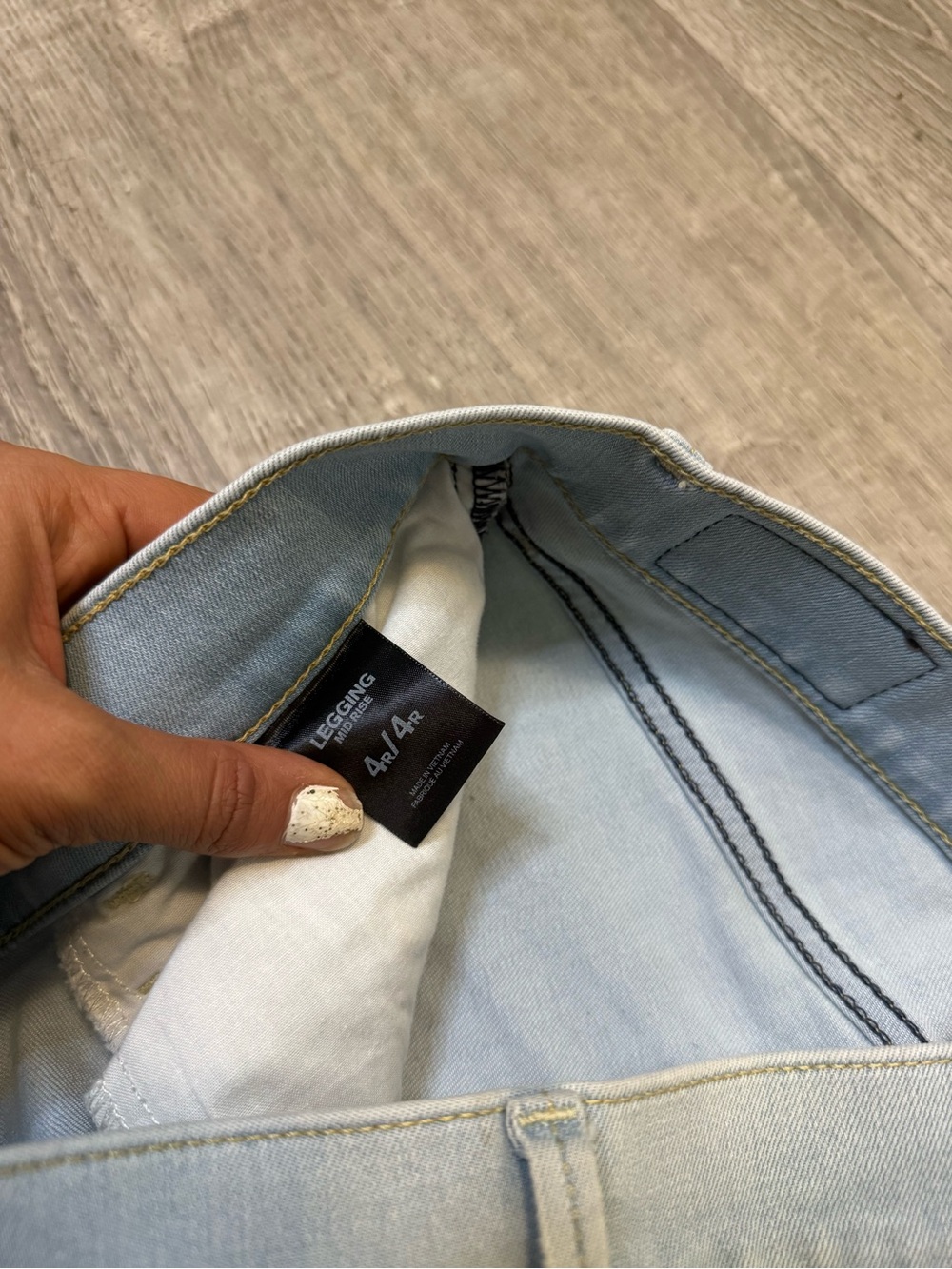 •EXPRESS• MID RISE LEGGING JEANS - Picture 4 of 8